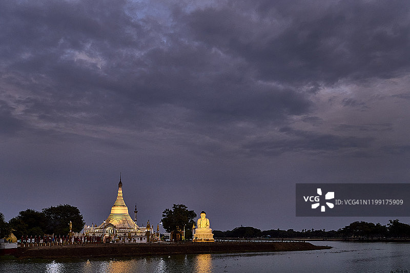 缅甸蒙育瓦妙雅佛塔图片素材