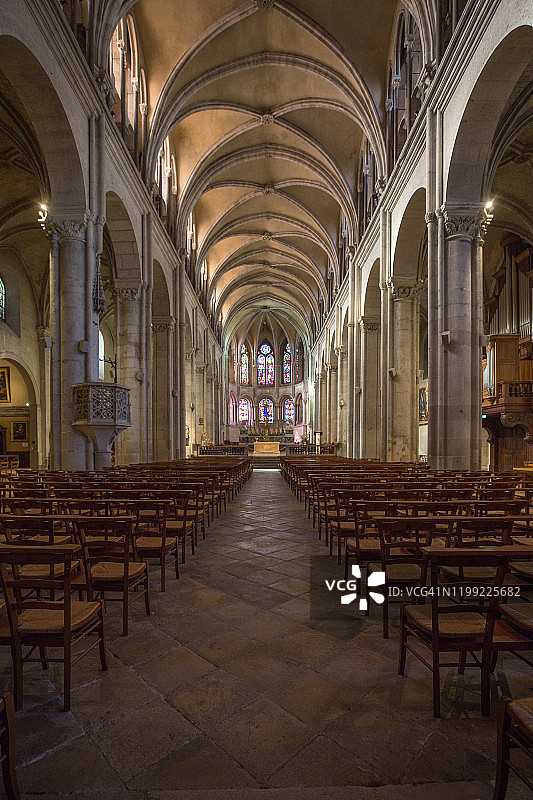 贝桑松圣让大教堂内部图片素材