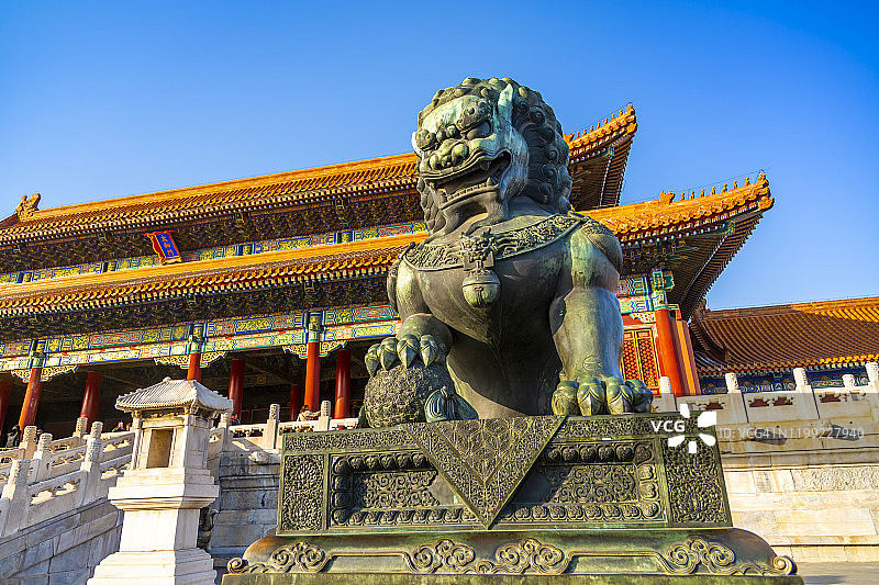 中国北京西城区故宫日落时的龙雕塑，联合国教科文组织世界遗产图片素材