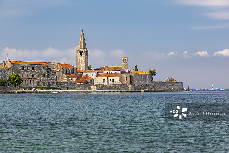 克罗地亚伊斯特拉地区波雷奇老城和亚得里亚海风光图片素材