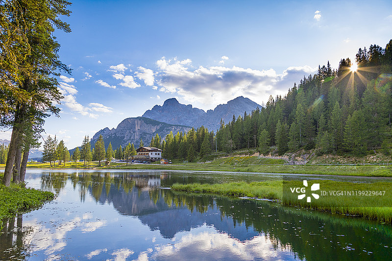 意大利贝卢诺省的安图尔诺湖，联合国教科文组织世界遗产地图片素材