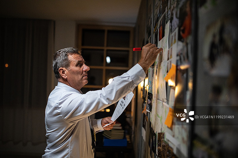 警察侦探可能比预期更早破案图片素材