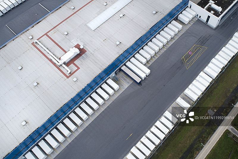 装卸区，配送物流大楼，停车场航拍图片素材