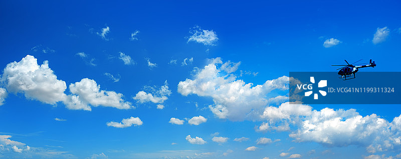 私人直升机飞行图片素材