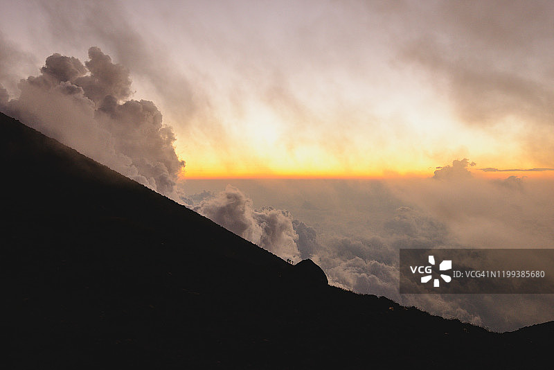 帕卡亚火山的日落景观图片素材