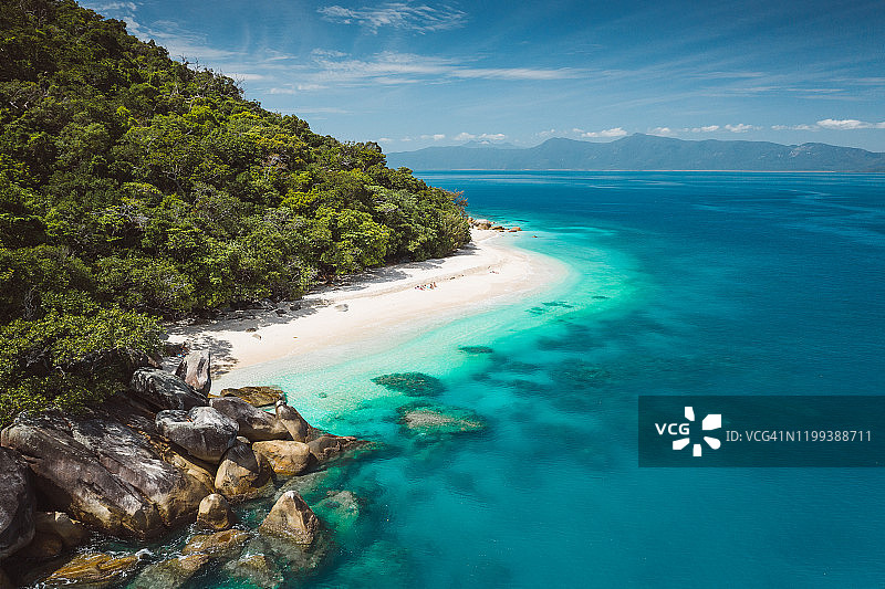 无人机拍摄的裸体海滩图片素材