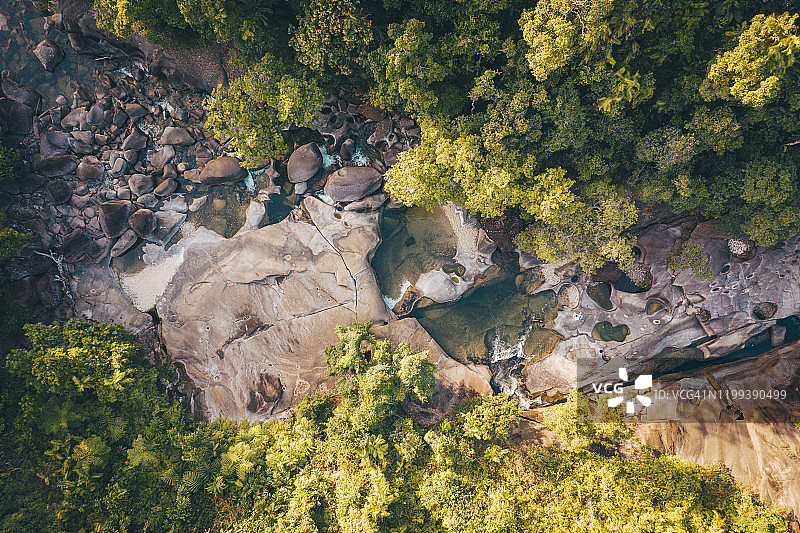 巴宾达巨石无人机图片素材