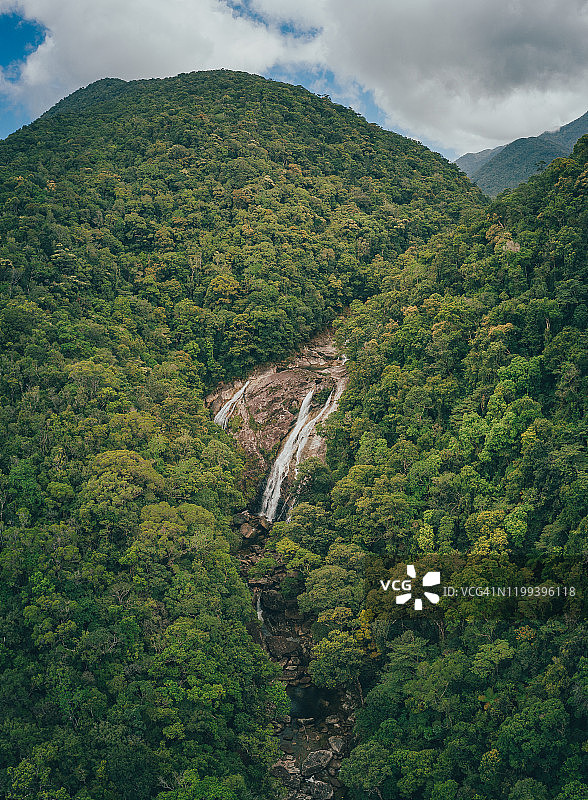 凯恩斯瀑布竖版全景图片素材