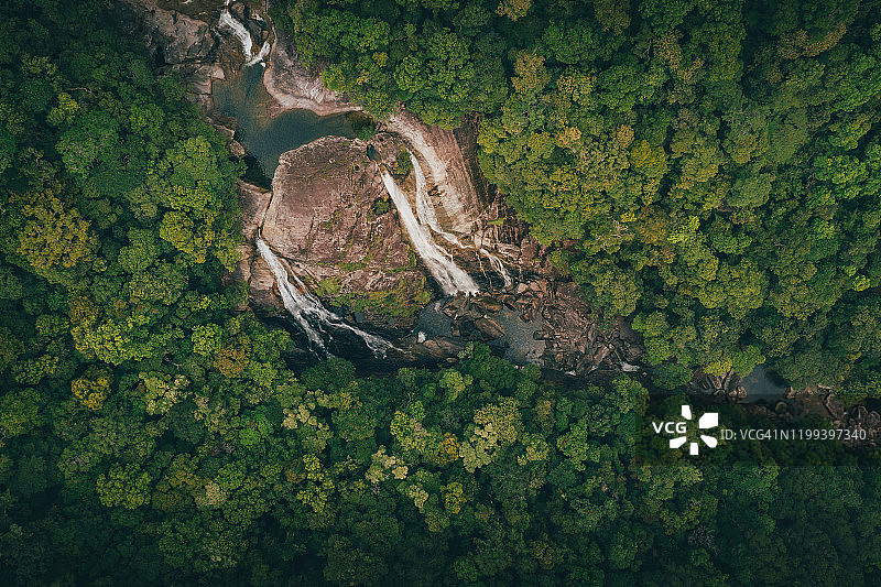 昆士兰州偏远瀑布图片素材
