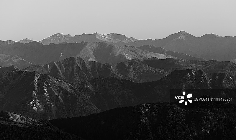 清晨山景图片素材