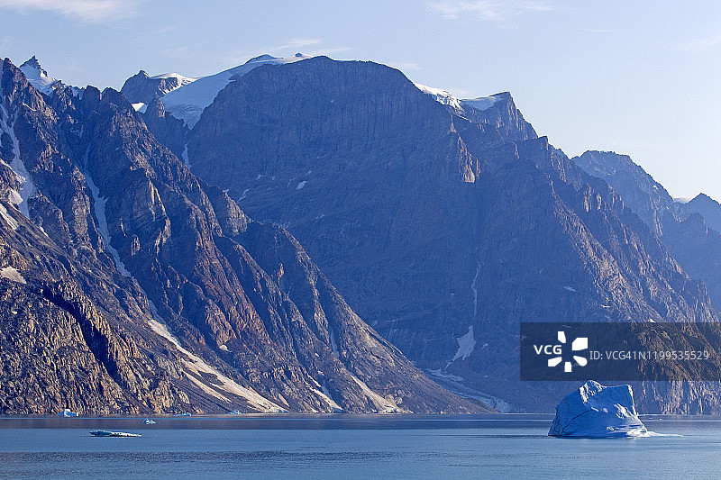 格陵兰岛东海岸的奥夫峡湾图片素材