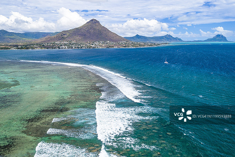 毛里求斯弗利康弗拉克的热带泻湖海浪航拍图片素材