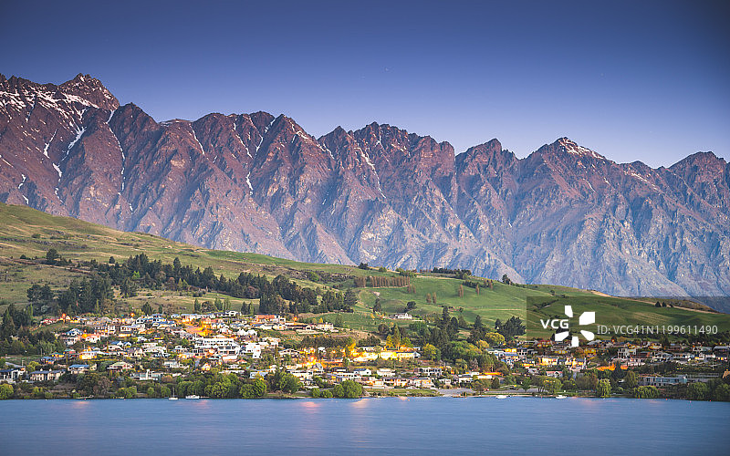皇后镇卓越山和箭镇南岛新西兰的自然景观全景图片素材