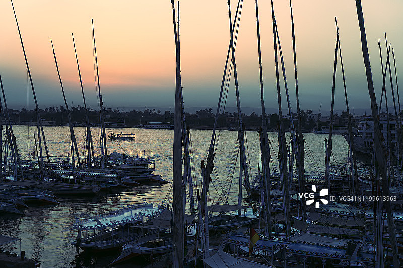 从卢克索到阿斯旺：尼罗河上的游船风光（埃及）图片素材