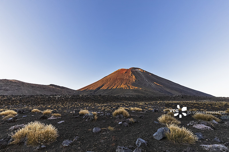 新西兰北岛汤加里罗国家公园的瑙鲁赫伊山图片素材