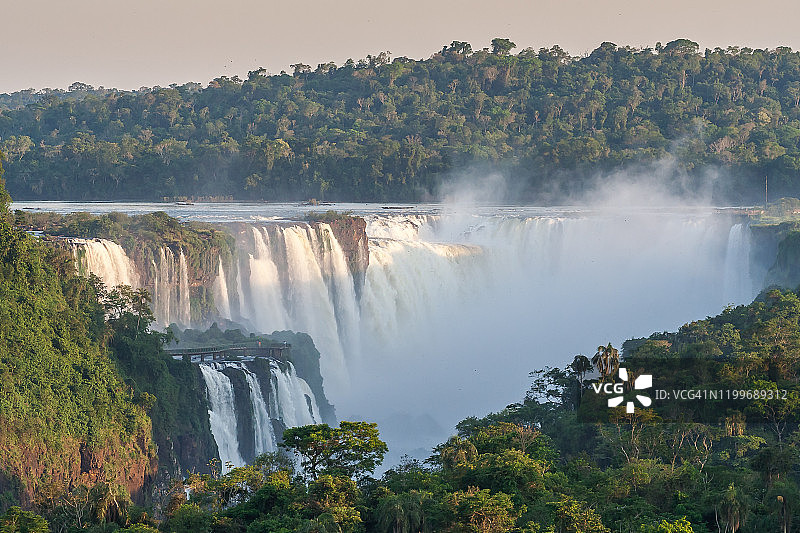 雄伟的伊瓜苏瀑布图片素材