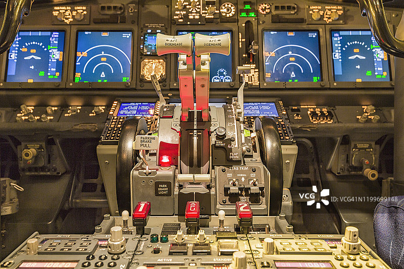 飞机驾驶舱夜景图片素材