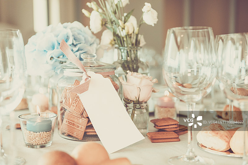 婚礼招待会上用饼干作为桌子装饰的特写镜头，意大利伦巴第图片素材
