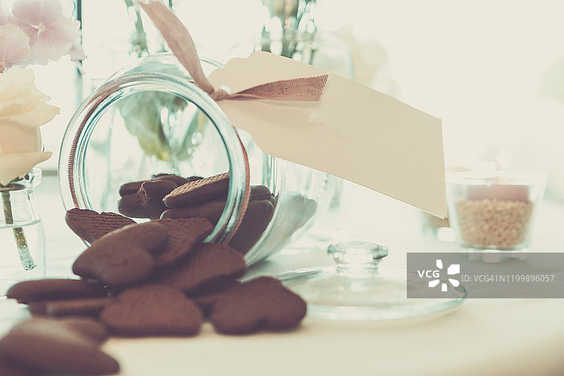 婚礼招待会上用饼干作为桌子装饰的特写镜头，意大利伦巴第图片素材