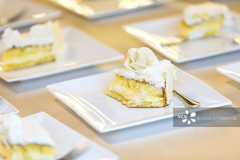 意大利伦巴第婚礼招待会上的蛋糕块图片素材