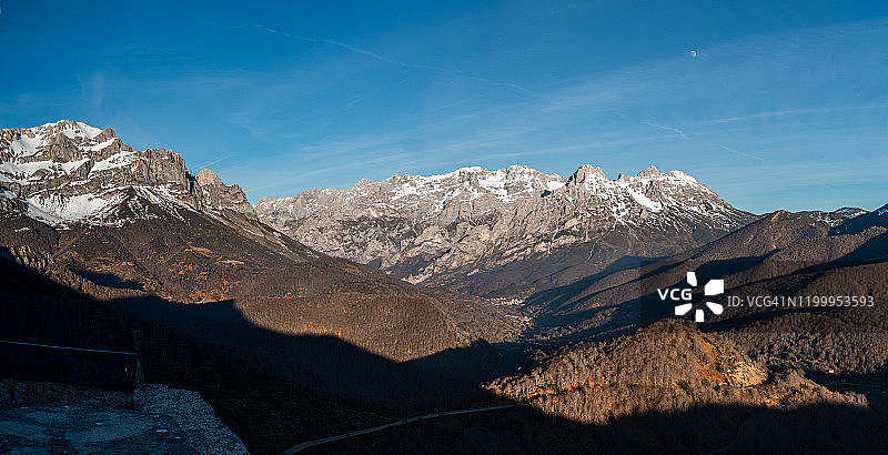 欧洲之峰山脉日落全景图片素材