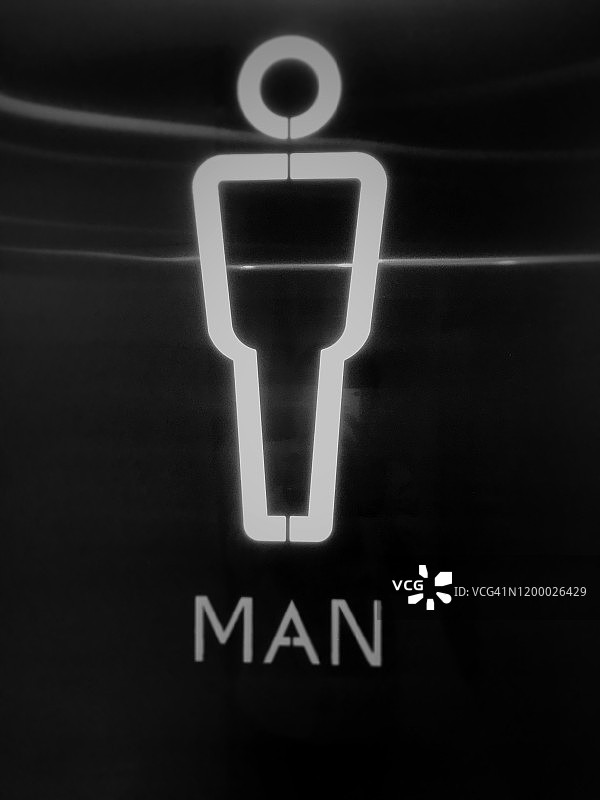 办公室卫生间门上的男性标志特写图片素材