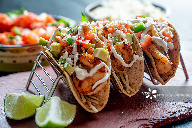 街头风味鲜虾玉米饼图片素材