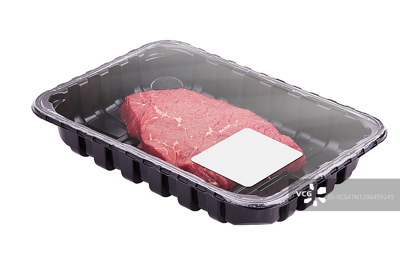 带价格标签的塑料包装红肉，白色背景图片素材