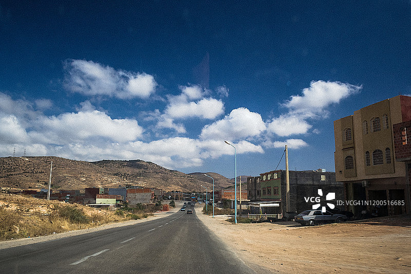 城市道路的壮丽天空景观图片素材