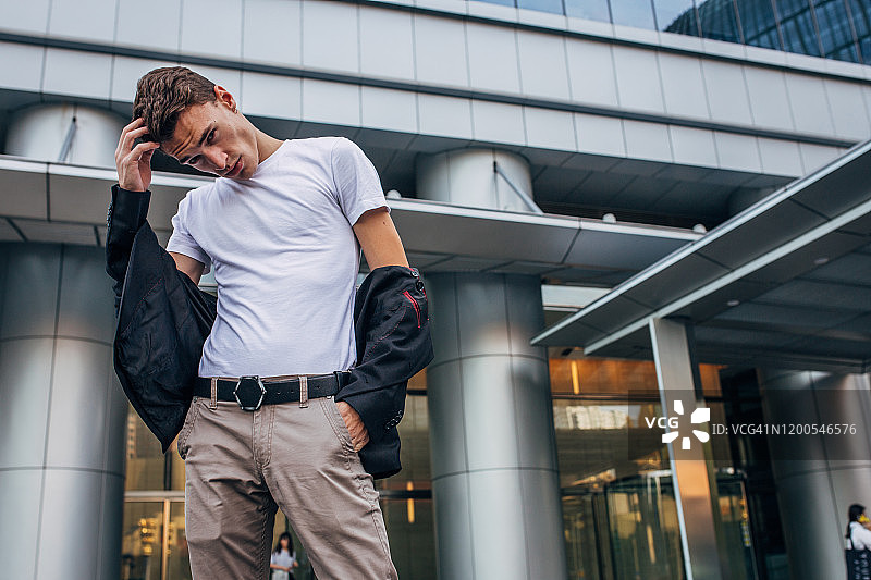 时尚的年轻男人人像图片素材