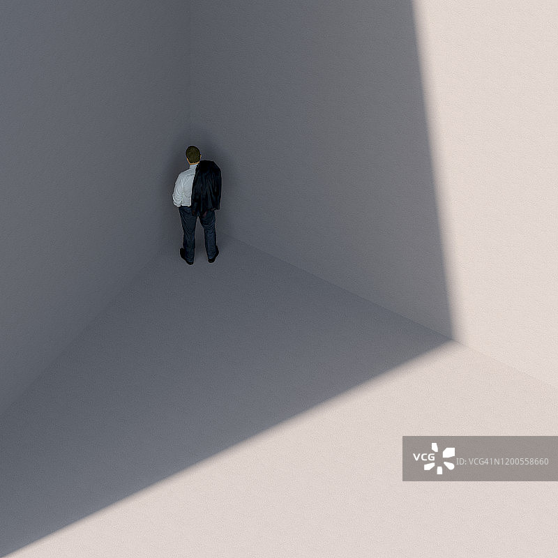 站在角落里尴尬的商人图片素材