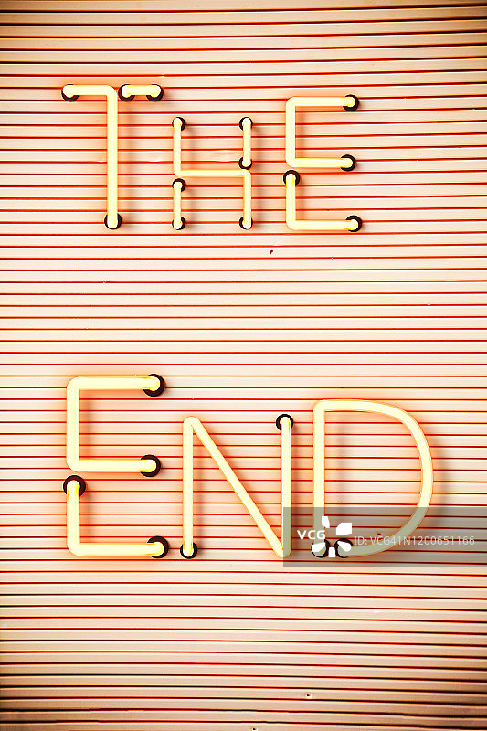 霓虹灯上的结束语图片素材