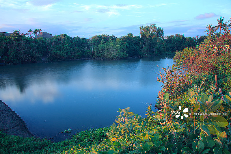 河流入海口的风景图片素材