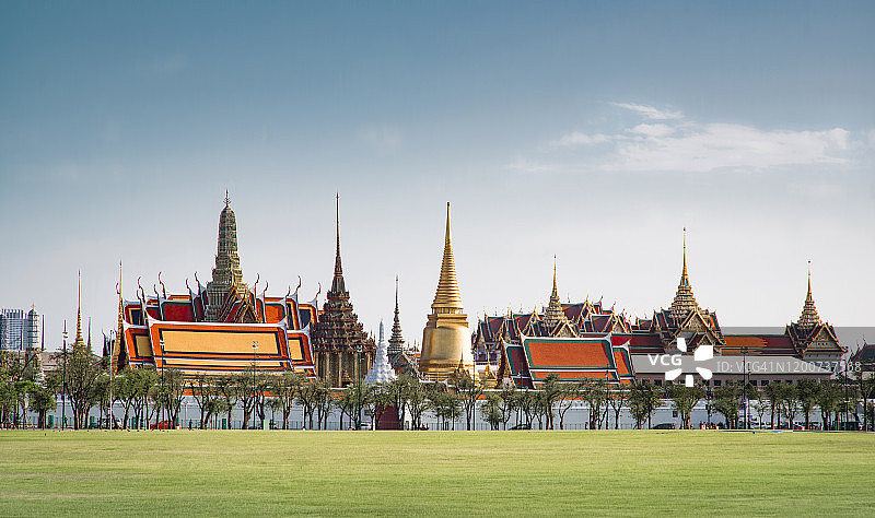 泰国大皇宫与玉佛寺日落美景图片素材