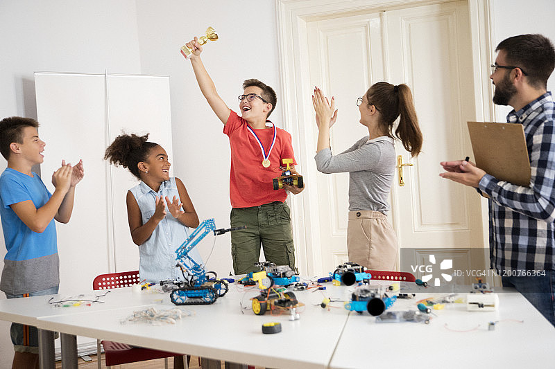 机器人设计竞赛获胜者图片素材