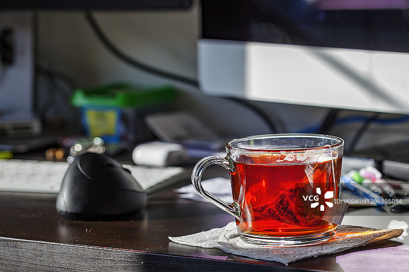 工作桌上的茶图片素材