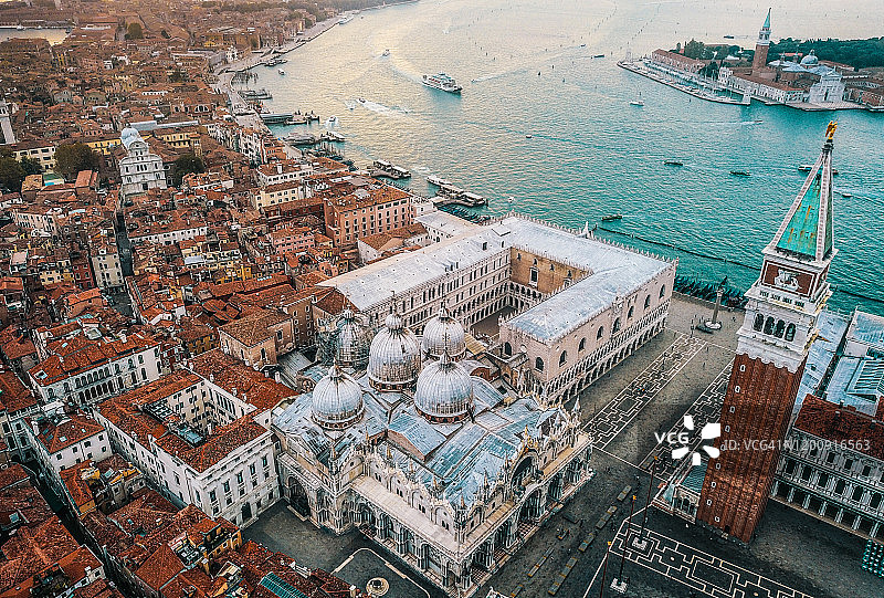 日出时分的圣马可广场鸟瞰图片素材