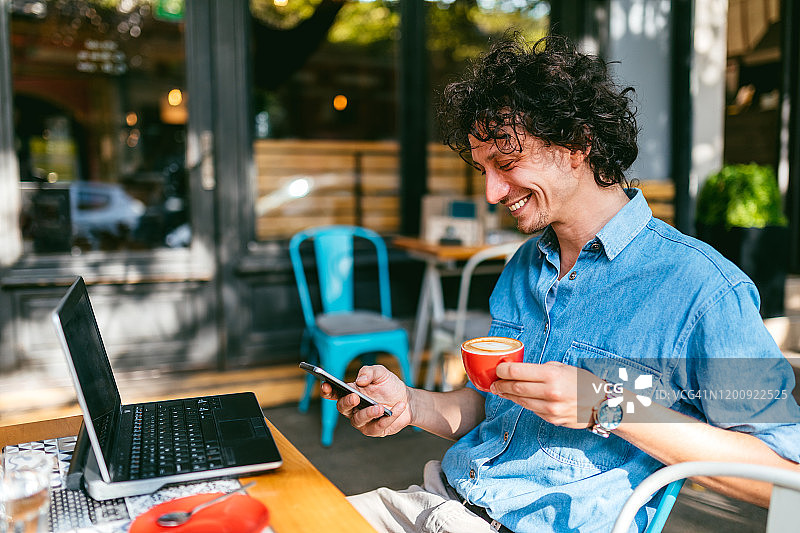 咖啡时间与手机图片素材