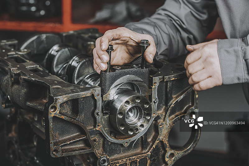 汽车发动机维修特写图片素材