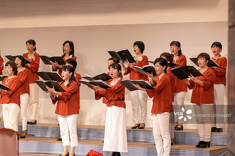 女子合唱音乐会图片素材