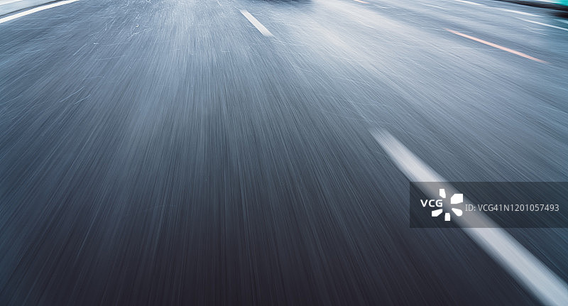 雪后的模糊道路图片素材