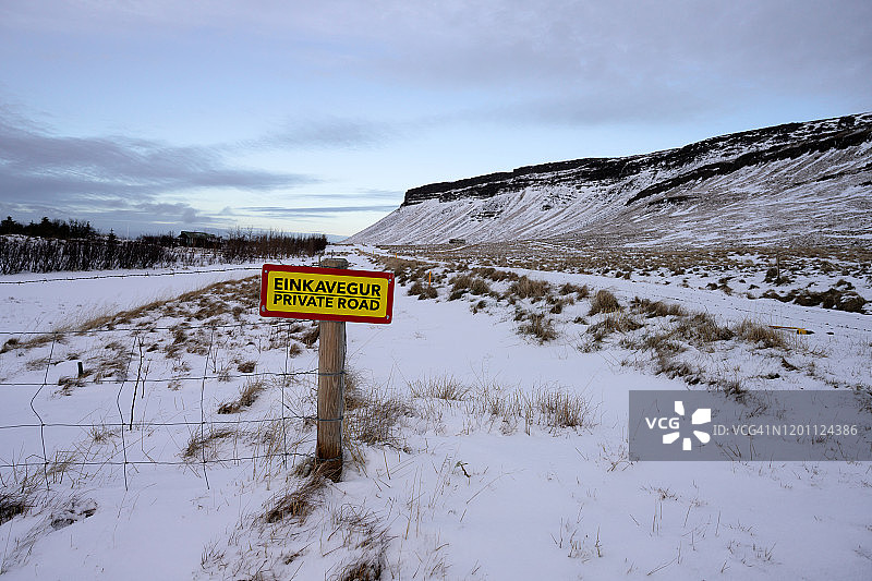 冰岛格伦达菲厄泽的私人道路标志图片素材