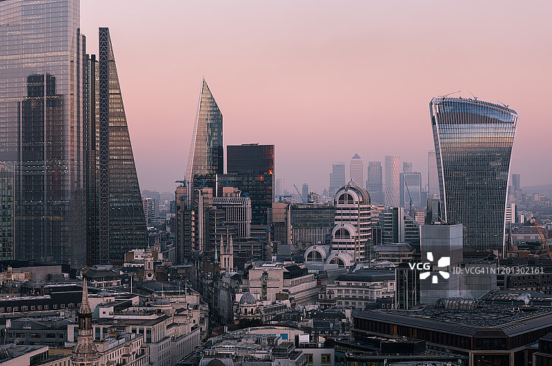 伦敦金融区夜景高视角照片图片素材