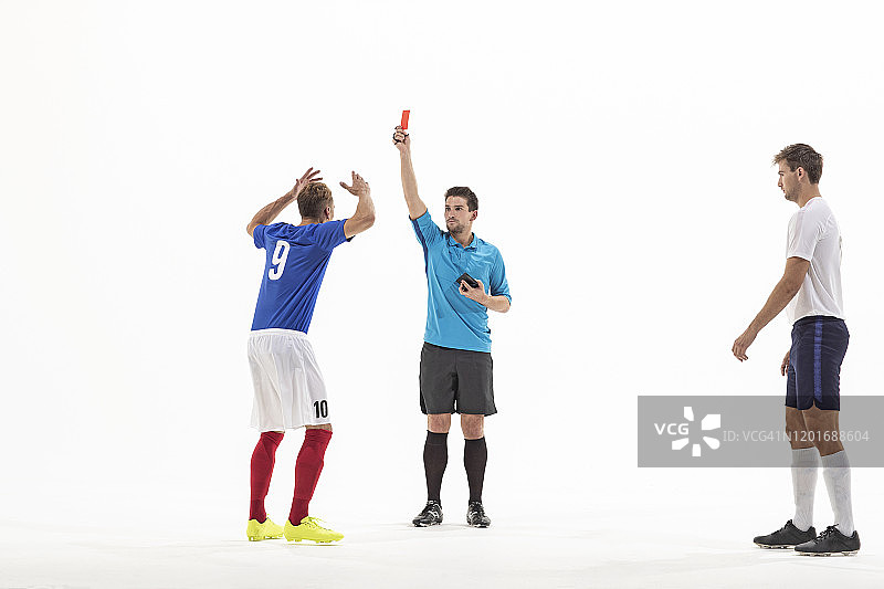 白色工作室内的足球图片素材