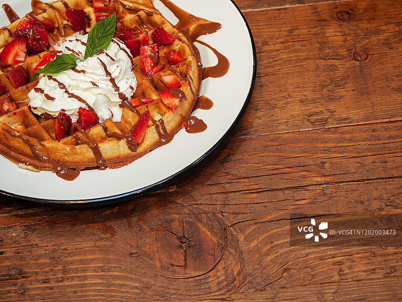 奶油草莓巧克力华夫饼图片素材