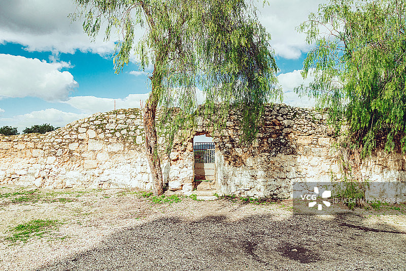古老的废弃石墙图片素材