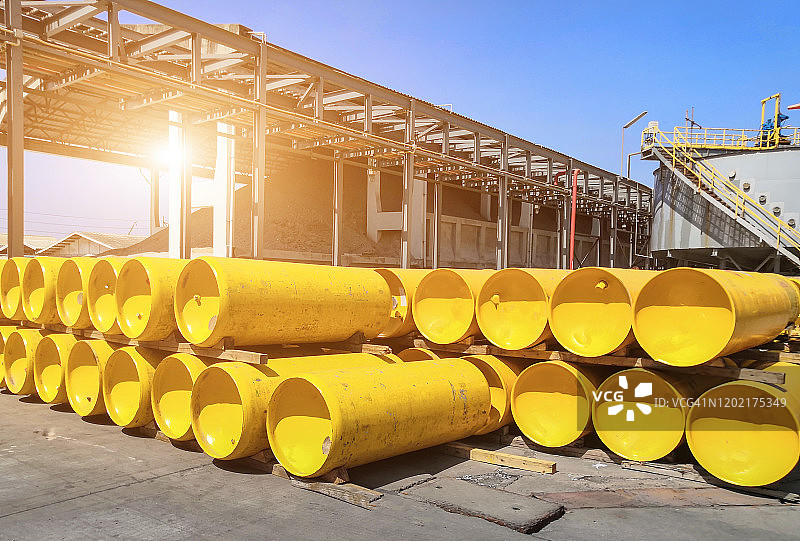 油桶燃料桶储存排，黄色钢罐图片素材