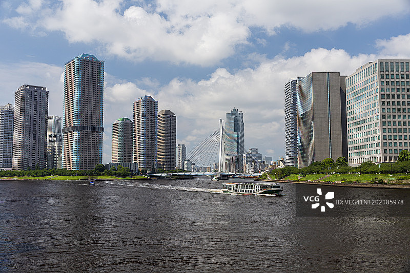 筑地摩天大楼与中央大桥图片素材