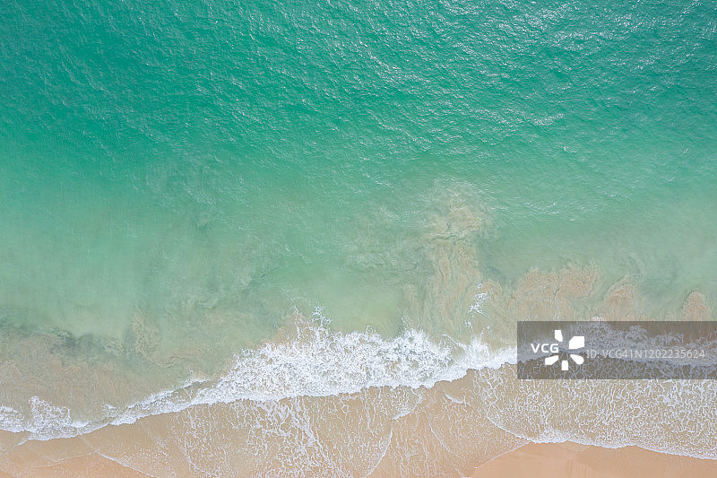 夏季海滩和海洋的无人机航拍景色图片素材