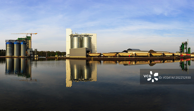 工业筒仓建筑（德国北莱茵-威斯特法伦州莱茵市）图片素材